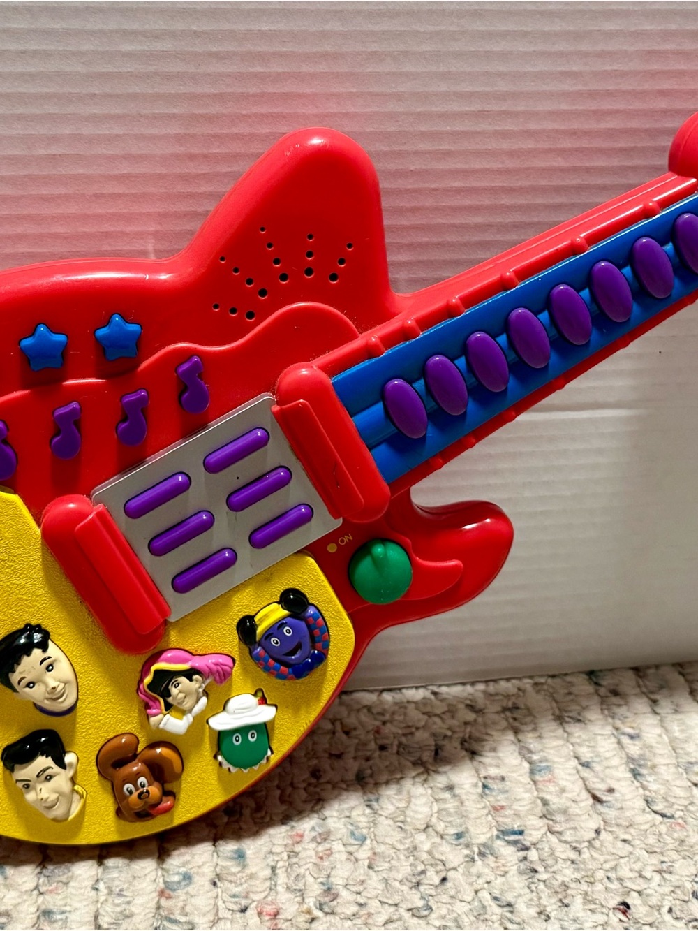 The Wiggles Play Along Musical Sing and Dance Red Guitar Toy Spin Master-tested